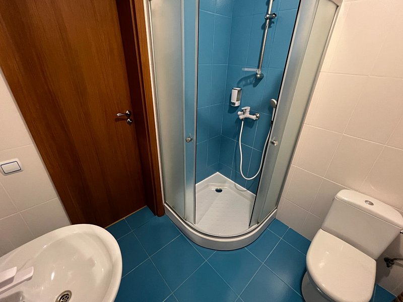 Номер 2-местный 1-комнатный (с односпальными кроватями и балконом, с видом на море )