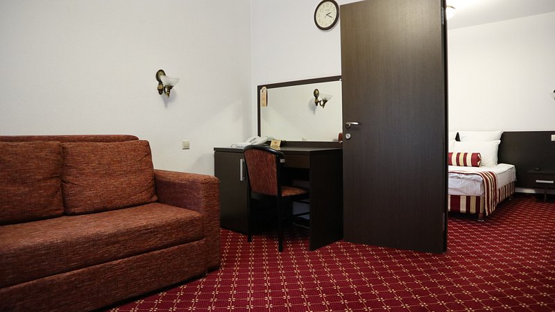 Полулюкс 2-местный 2-комнатный (корпус 1, вид на лес)