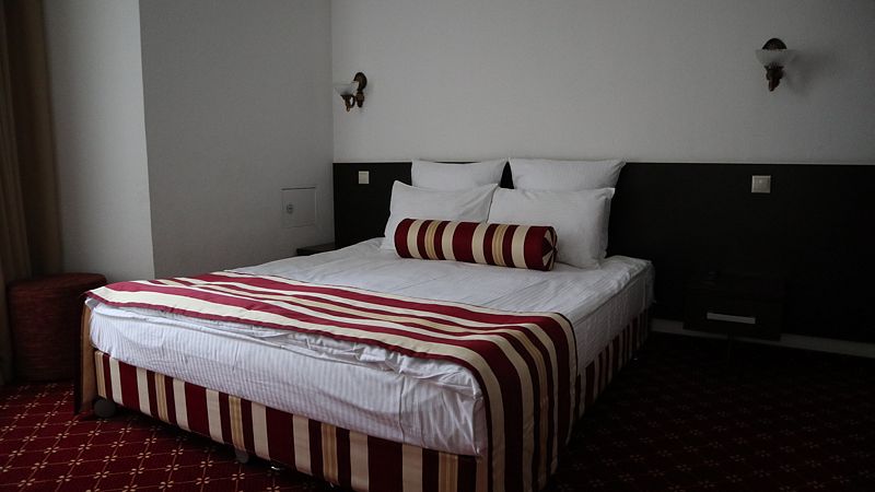 Полулюкс 2-местный 2-комнатный (корпус 1, вид на пруд)