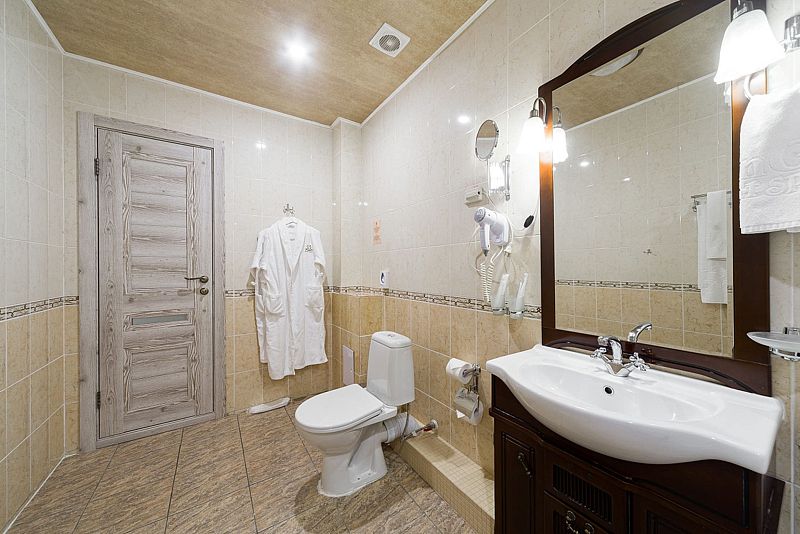 Люкс Премиум 2-местный 2 комнатный (вид на озеро)