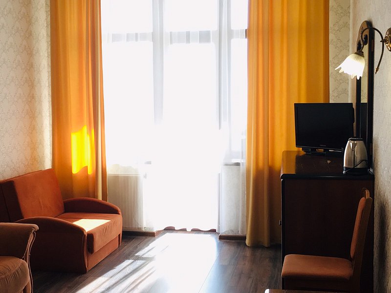 Джуниор Сюит 2-местный 2-комнатный  (корпус №5)