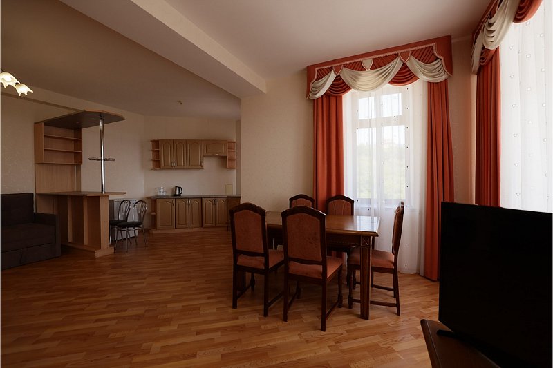 Джуниор Сюит 2-местный 3-комнатный (корпус №5)