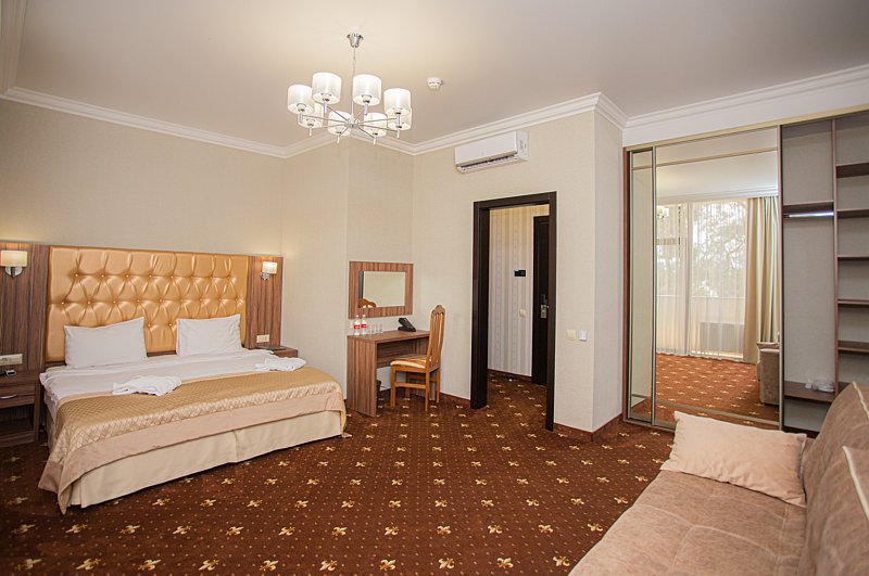 Люкс 2-местный 1-категории (с балконом)