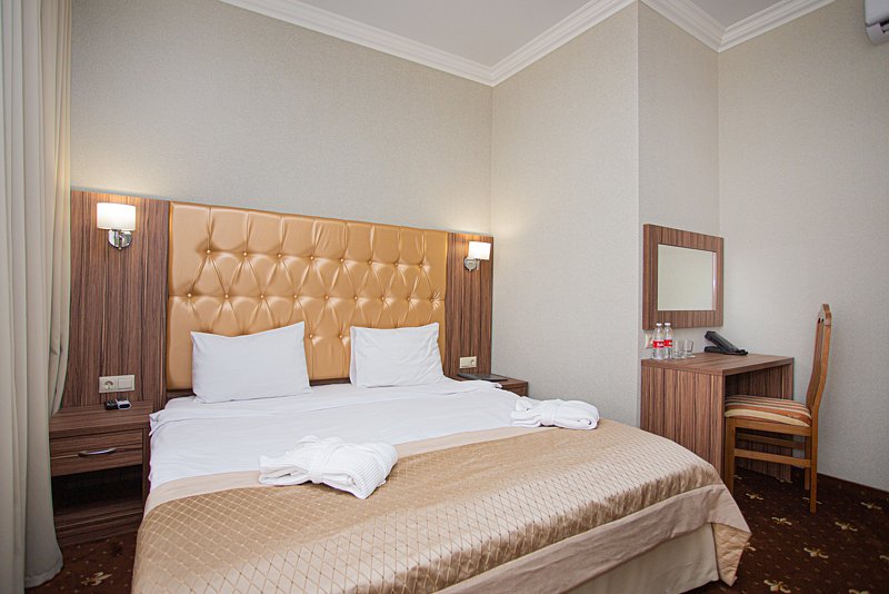 Люкс 2-местный 1-категории (с балконом)