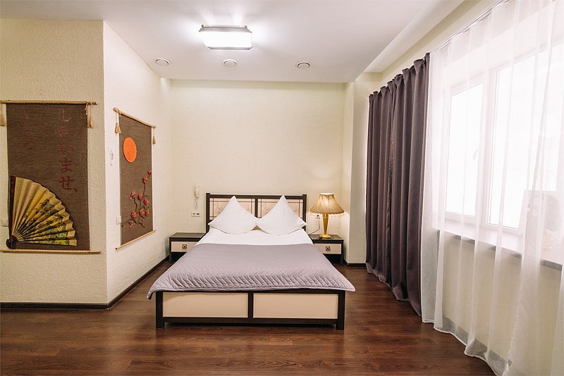 Полулюкс 2-местный (DBL с большой кроватью)