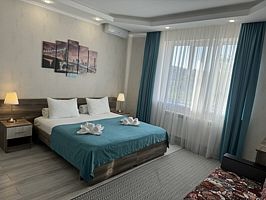 Улучшенный стандарт DBL с видом на город / Superior standard double room whine city view, Гостиница Vivat, Новороссийск