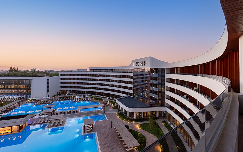 Deluxe 2-местный (Special Pool View)