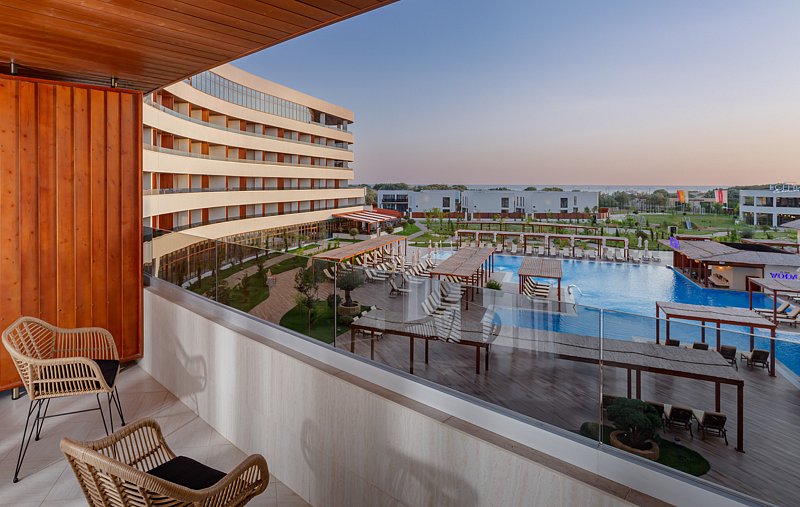 Deluxe 2-местный (Special Pool View)