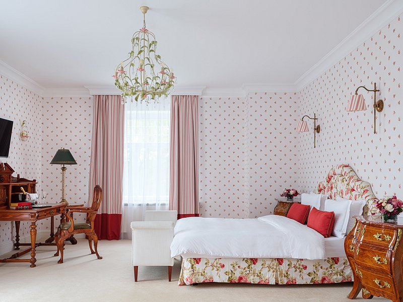 Джуниор сюит Дачный «Алая роза»