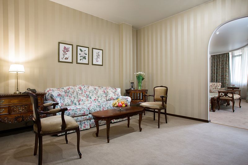 Люкс 2-местный 2-комнатный (Фирменный, с видом на море и балконом)