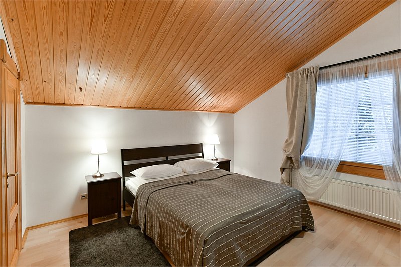 Коттедж 10-местный 5-комнатный (со вторым светом)