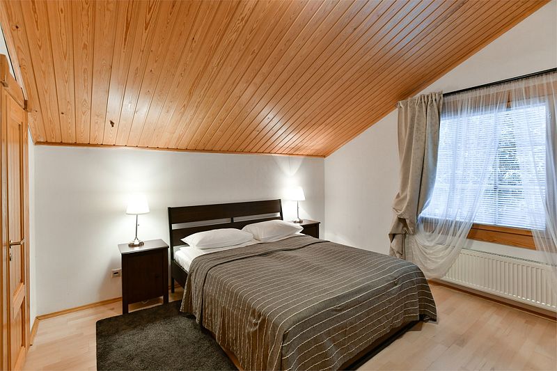 Коттедж 10-местный 5-комнатный (со вторым светом)