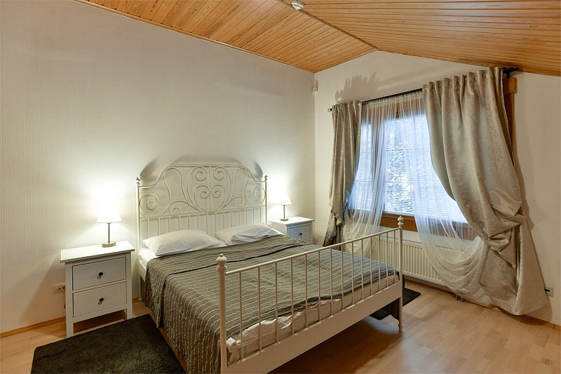 Коттедж 10-местный 5-комнатный (со вторым светом)