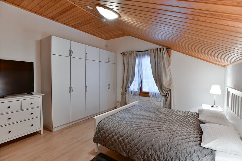 Коттедж 10-местный 5-комнатный (со вторым светом)