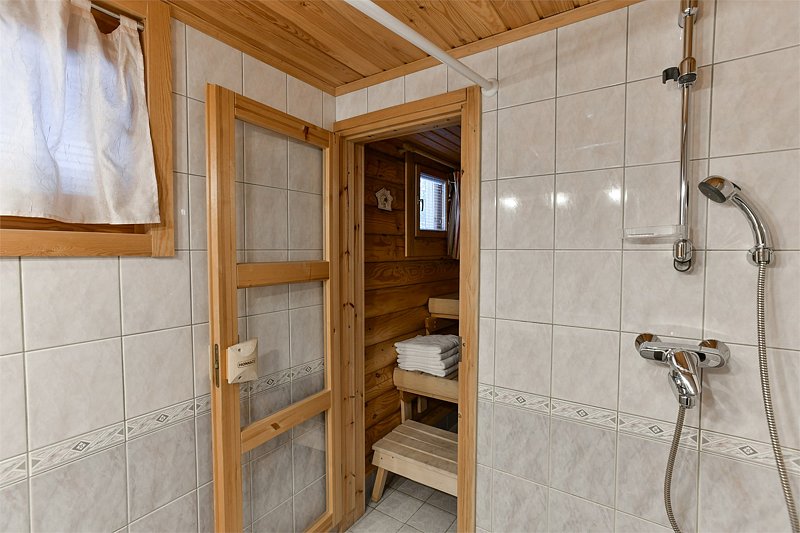 Коттедж 10-местный 5-комнатный (со вторым светом)