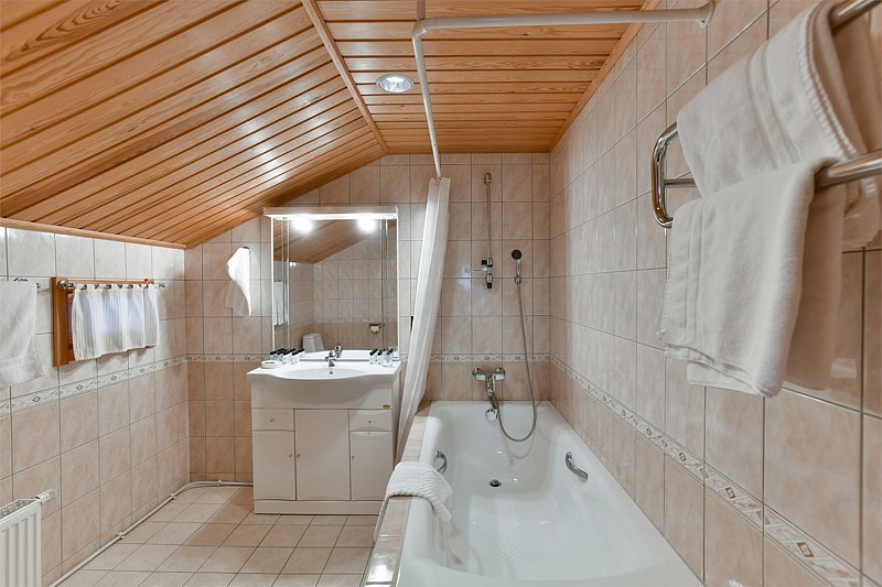 Коттедж 10-местный 5-комнатный (со вторым светом)