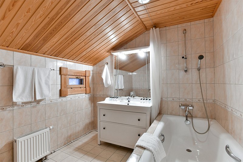 Коттедж 10-местный 5-комнатный (со вторым светом)