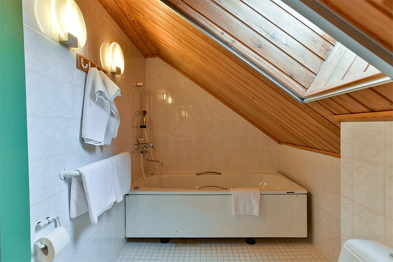 Коттедж 6-местный 2-этажный (со вторым светом)