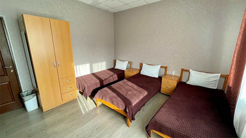 Эконом 3-местный (су на этаже)