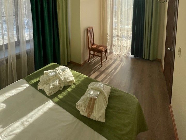 Люкс 2-местный 2-комнатный Улучшенный (с балконом)