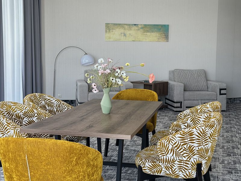 Апартаменты 4-местный (с бассейном, вид на море)