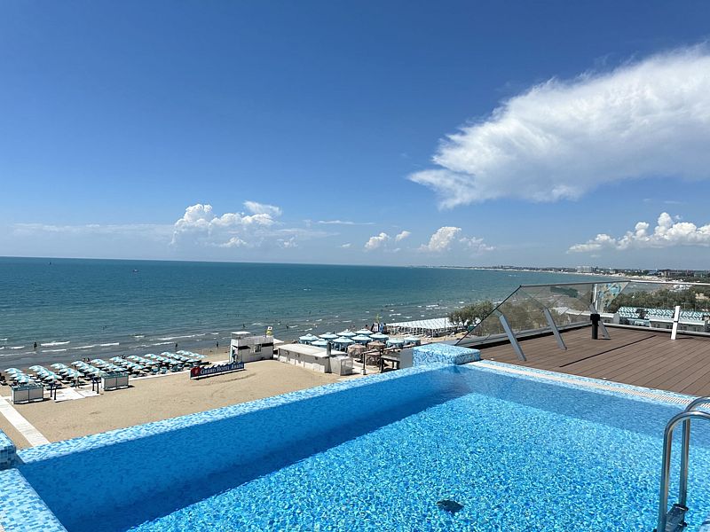 Апартаменты 4-местный (с бассейном, вид на море)