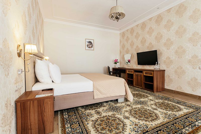 Люкс 2-местный 2-комнатный (с джакузи, корпус 1)