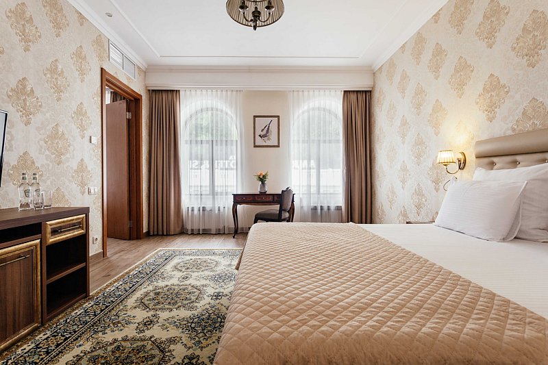 Люкс 2-местный 2-комнатный (с джакузи, корпус 1)