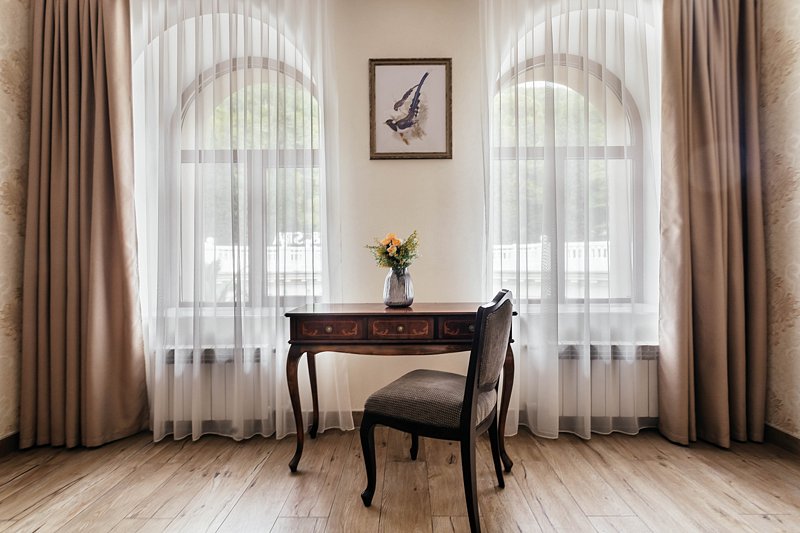 Люкс 2-местный 2-комнатный (с джакузи, корпус 1)