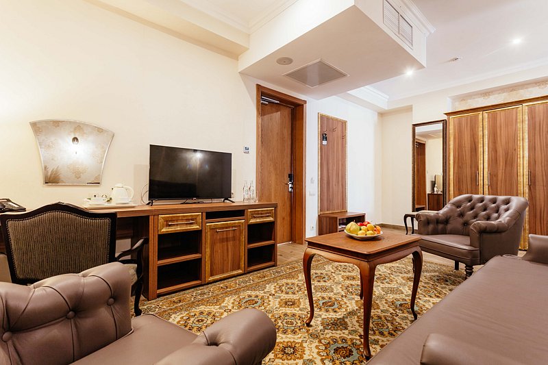 Люкс 2-местный 2-комнатный (с джакузи, корпус 1)