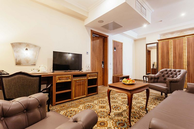 Люкс 2-местный 2-комнатный (с джакузи, корпус 1)