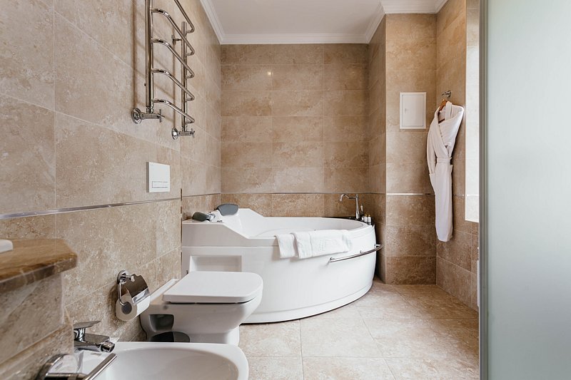 Люкс 2-местный 2-комнатный (с джакузи, корпус 1)