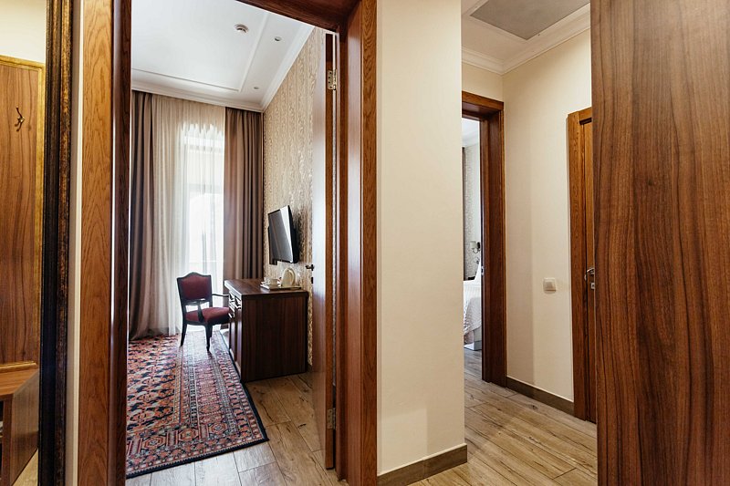 Сюит 2-местный 2-комнатный (категория «А», c балконом, корпус 1)