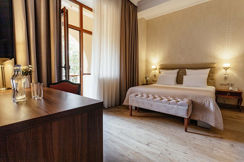 Сюит 2-местный 2-комнатный (категория «В», c балконом, корпус 1)