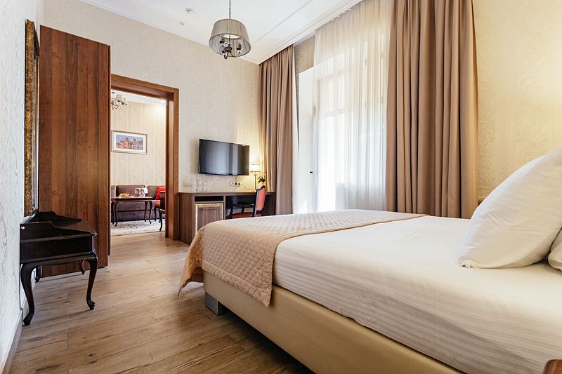 Сюит 2-местный 2-комнатный (категория «В», c балконом, корпус 1)