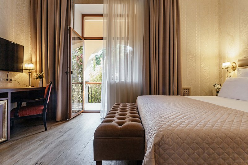 Сюит 2-местный 2-комнатный (категория «В», c балконом, корпус 1)