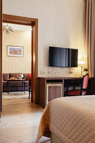 Сюит 2-местный 2-комнатный (категория «В», c балконом, корпус 1)