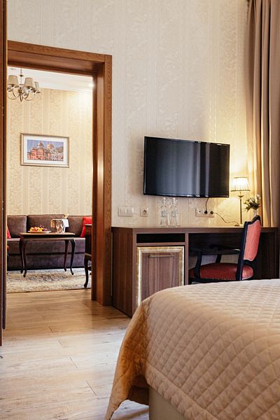 Сюит 2-местный 2-комнатный (категория «В», c балконом, корпус 1)