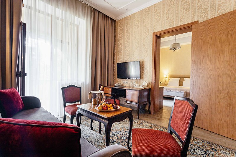 Сюит 2-местный 2-комнатный (категория «В», c балконом, корпус 1)