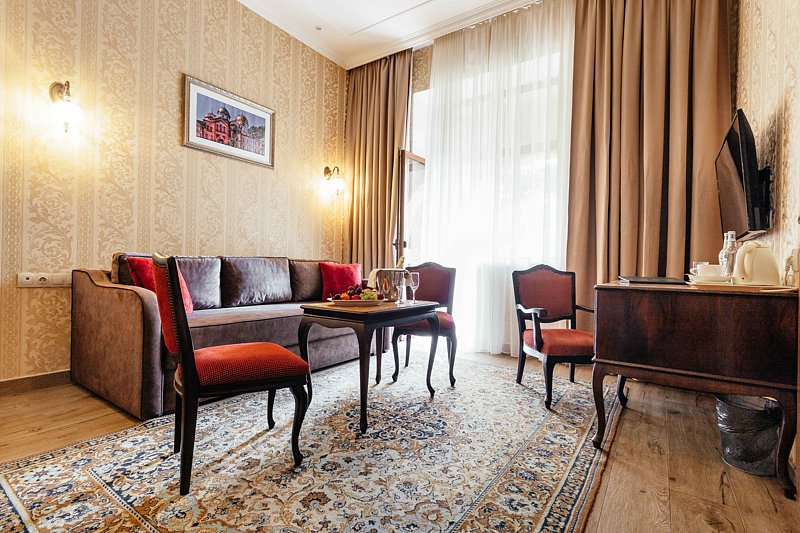 Сюит 2-местный 2-комнатный (категория «В», c балконом, корпус 1)