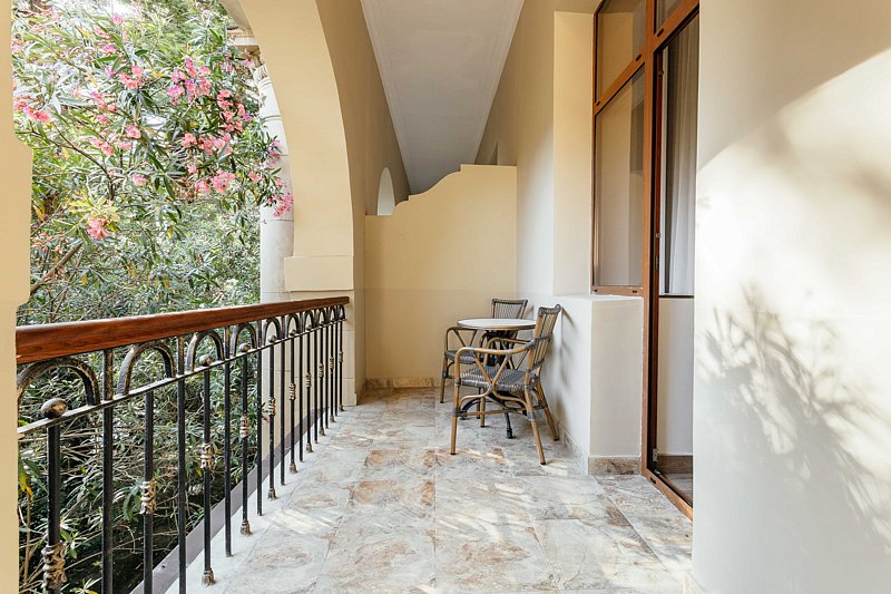 Сюит 2-местный 2-комнатный (категория «В», c балконом, корпус 1)