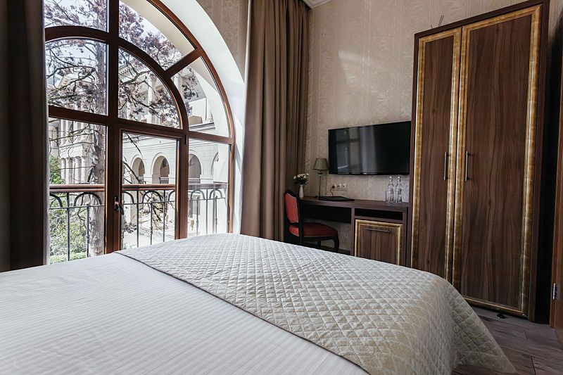 Сюит 2-местный 2-комнатный (категория «В», без балкона, корпус 1)