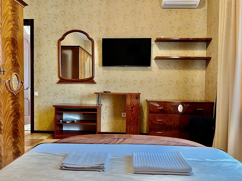 Люкс 6-местный 2-комнатный (с выходом к бассейну)