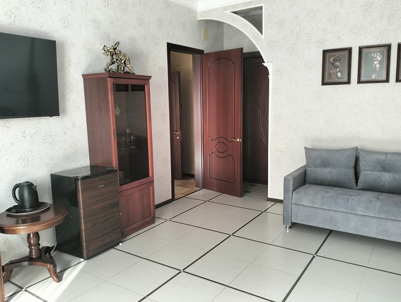 Люкс 6-местный 2-комнатный (с выходом к бассейну)