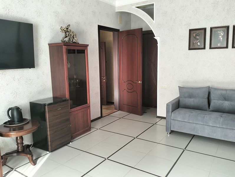 Люкс 6-местный 2-комнатный (с выходом к бассейну)