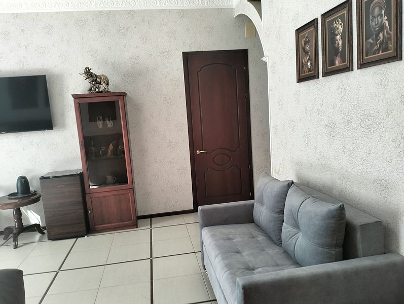 Люкс 6-местный 2-комнатный (с выходом к бассейну)