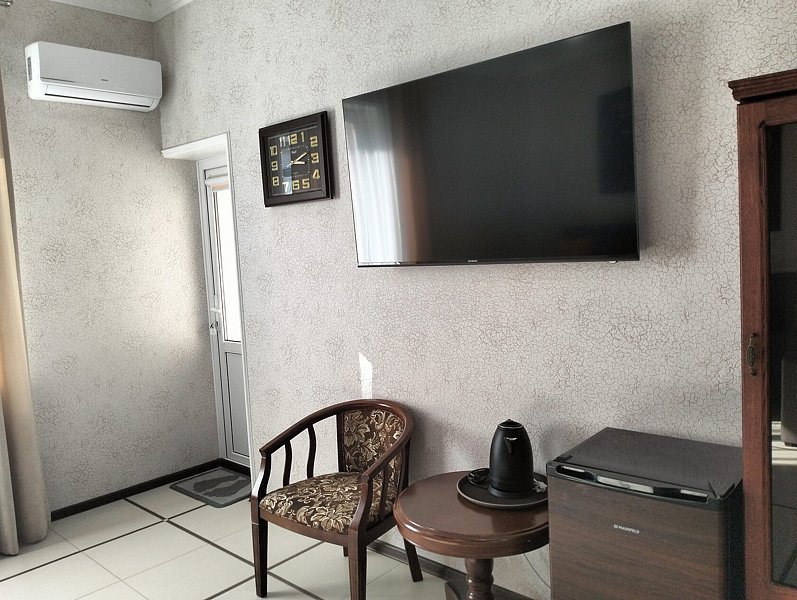 Люкс 6-местный 2-комнатный (с выходом к бассейну)