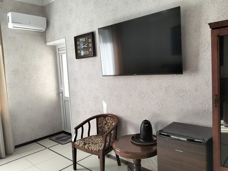 Люкс 6-местный 2-комнатный (с выходом к бассейну)