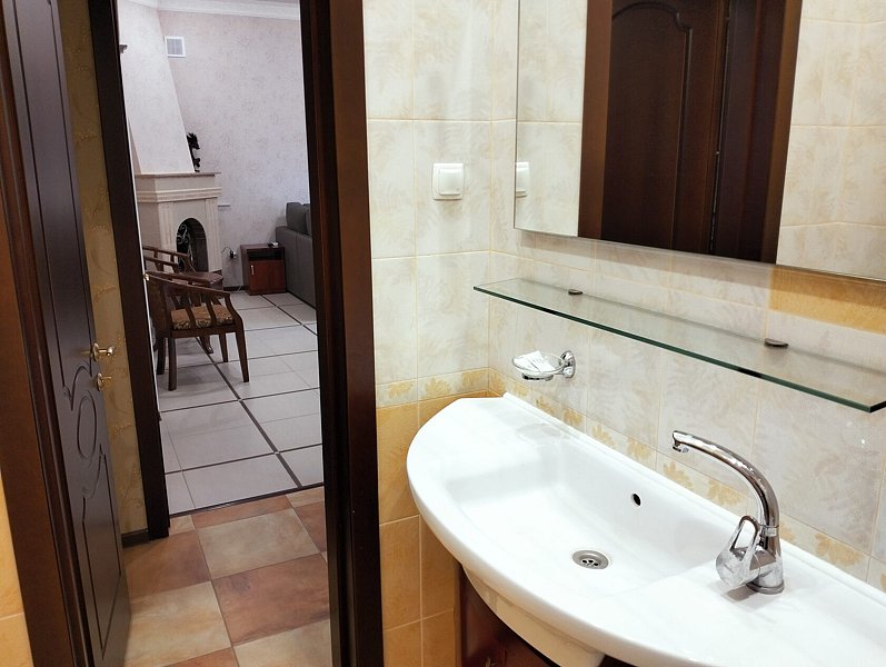 Люкс 6-местный 2-комнатный (с выходом к бассейну)