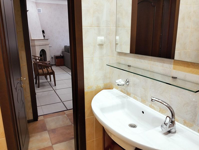 Люкс 6-местный 2-комнатный (с выходом к бассейну)